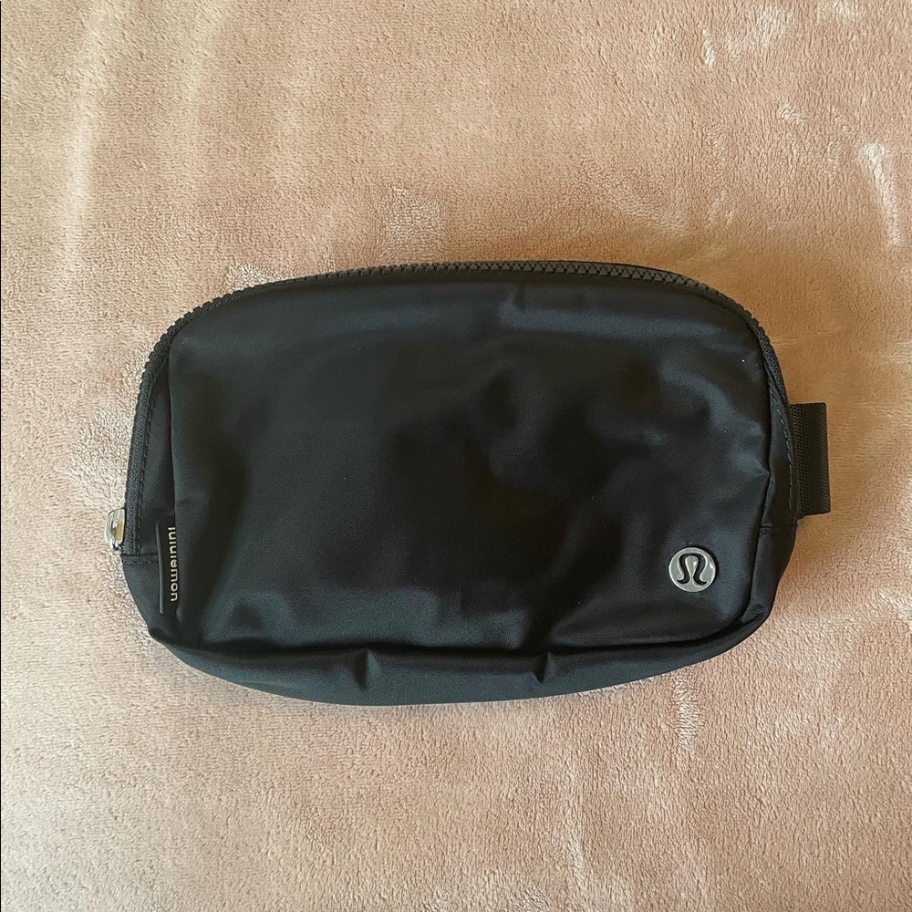 Lululemon Everywhere Belt Bag